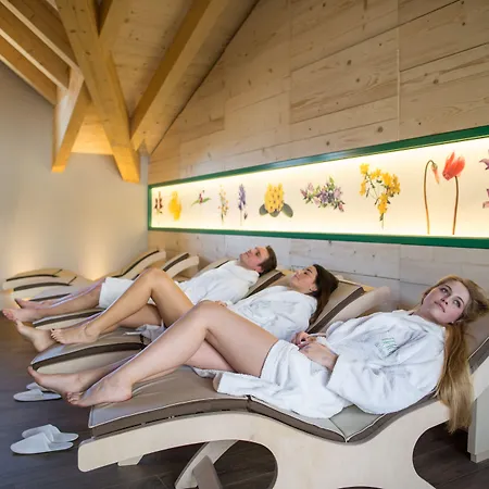 Relax Erica فندق 3*