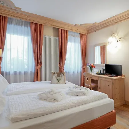 Relax Erica فندق أسياجو