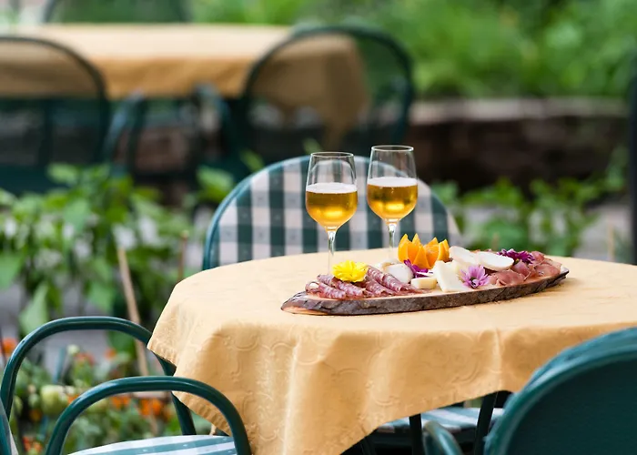 艾丽卡轻松酒店 3*